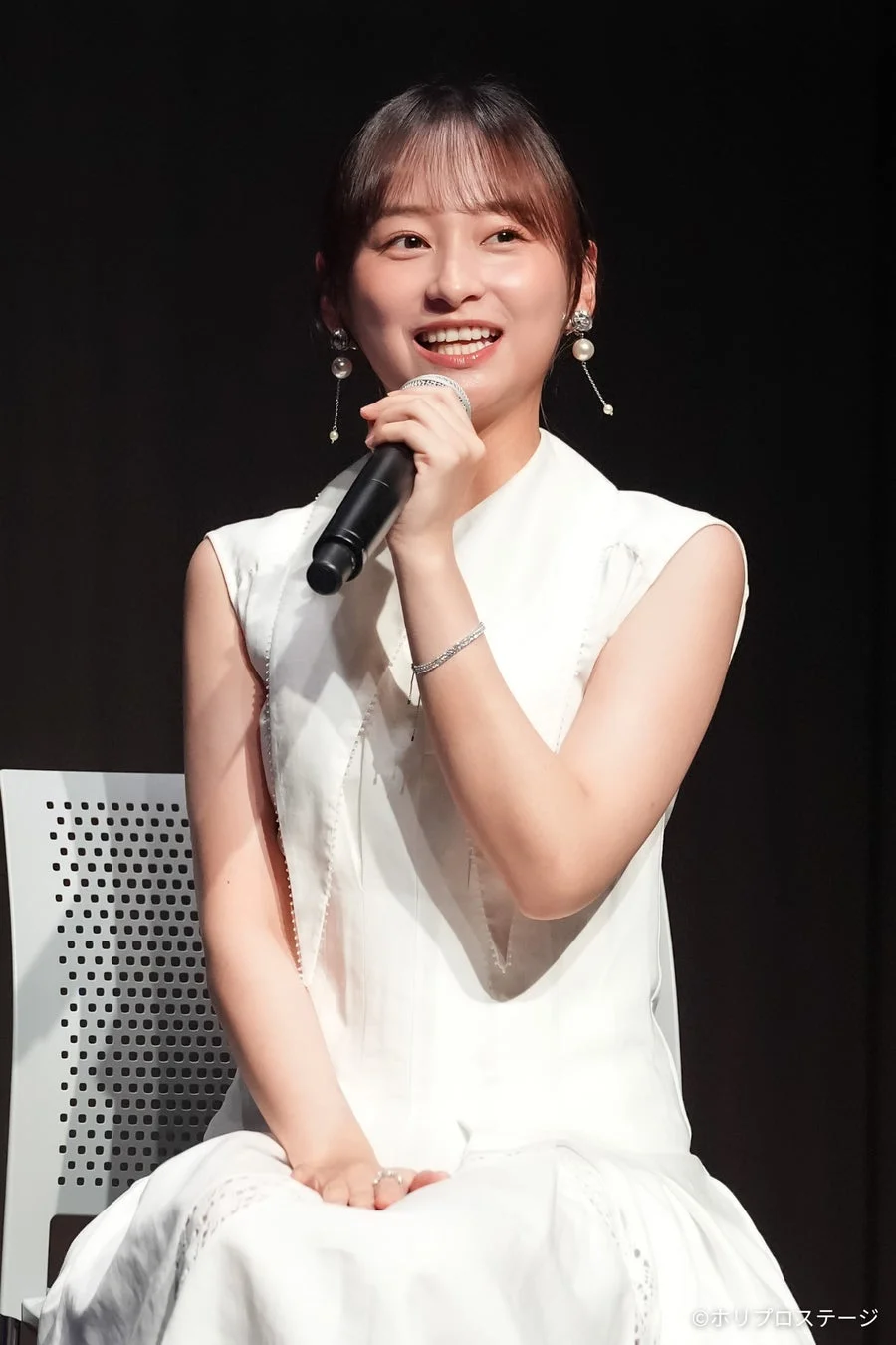 影山優佳さんのコメント時の写真