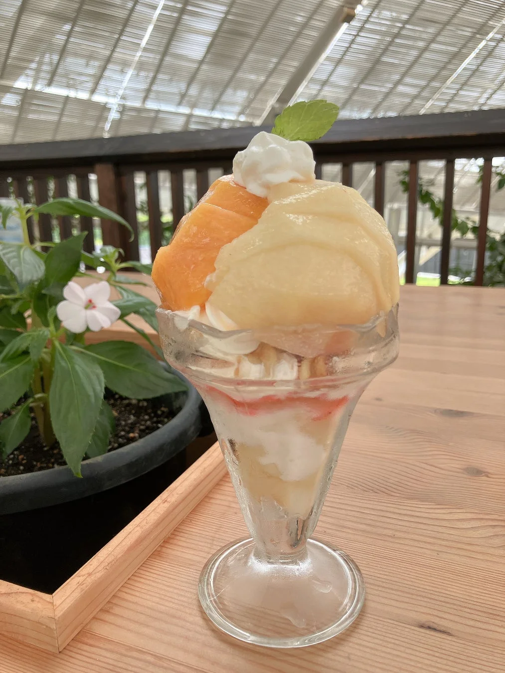 桃のパフェ