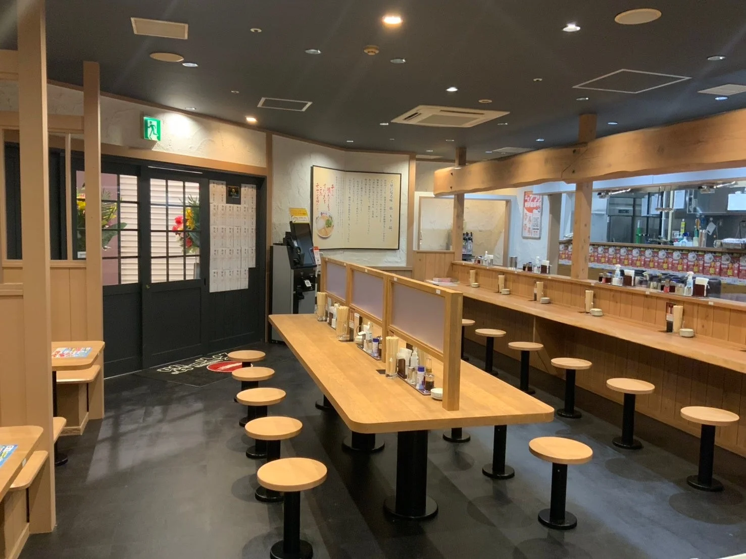 天下一品 呉レクレ店 店内