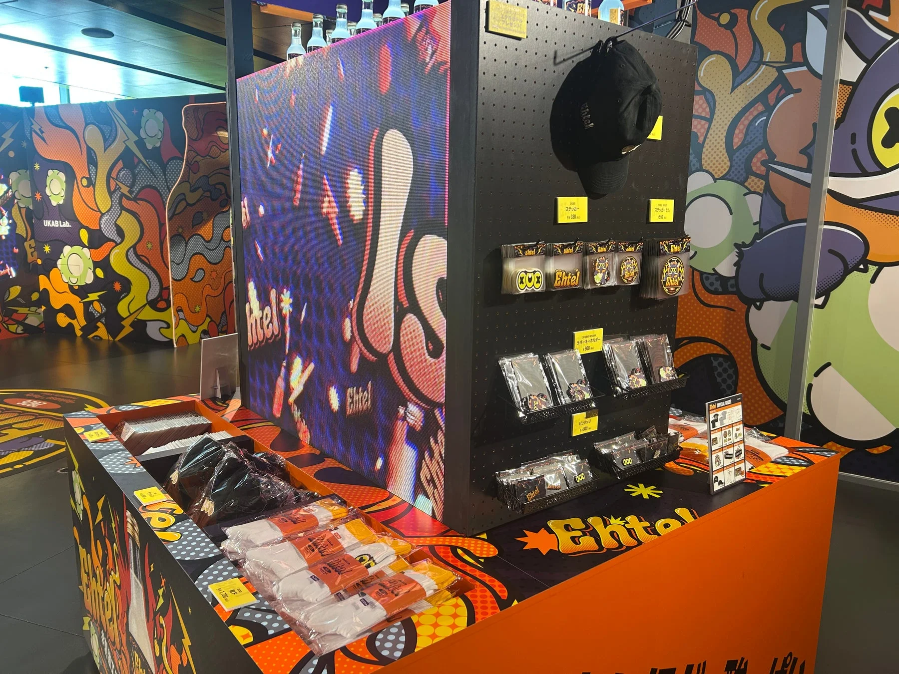 Ehtel公式グッズの展示