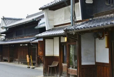 伝統的な日本家屋の街並み