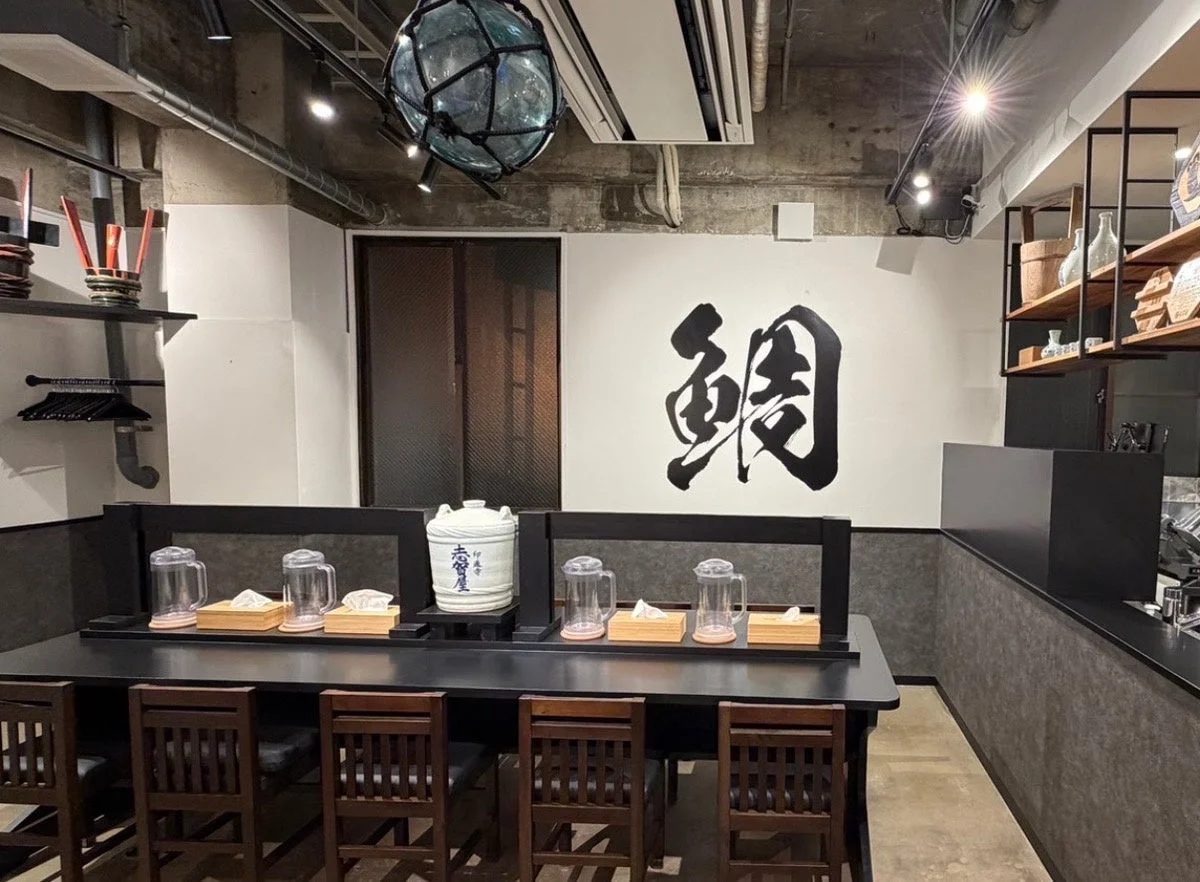 モダンで落ち着いた雰囲気の店内