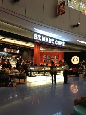 ショッピングモール内のサンマルクカフェ店舗の様子