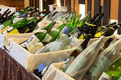 宮城県の地酒が並ぶ様子