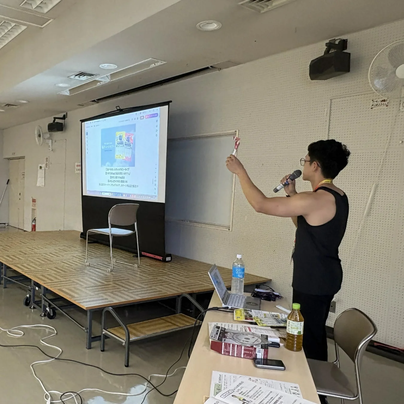講演中の加藤潤也さん