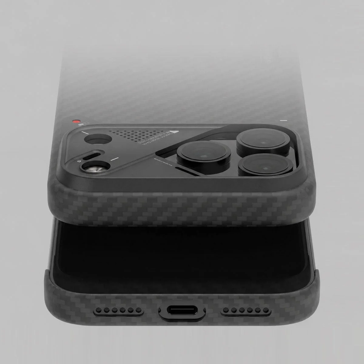 スマホケースのカメラ部分クローズアップ