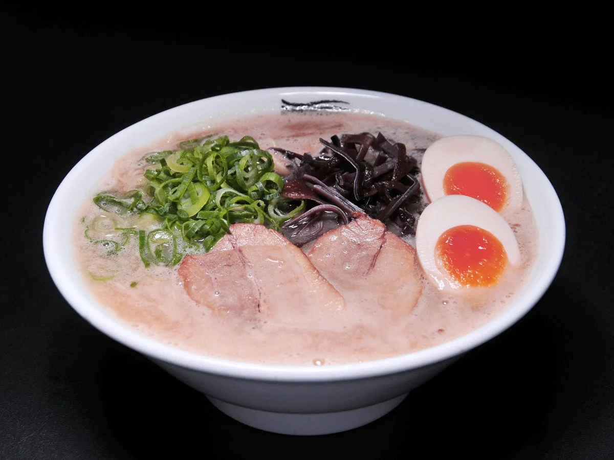 博多とんこつラーメン味玉付