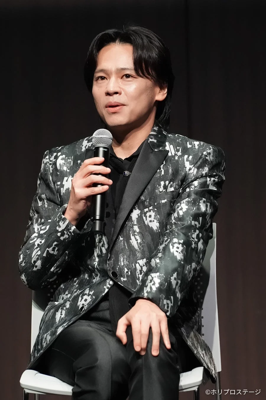 中川晃教さんのコメント時の写真