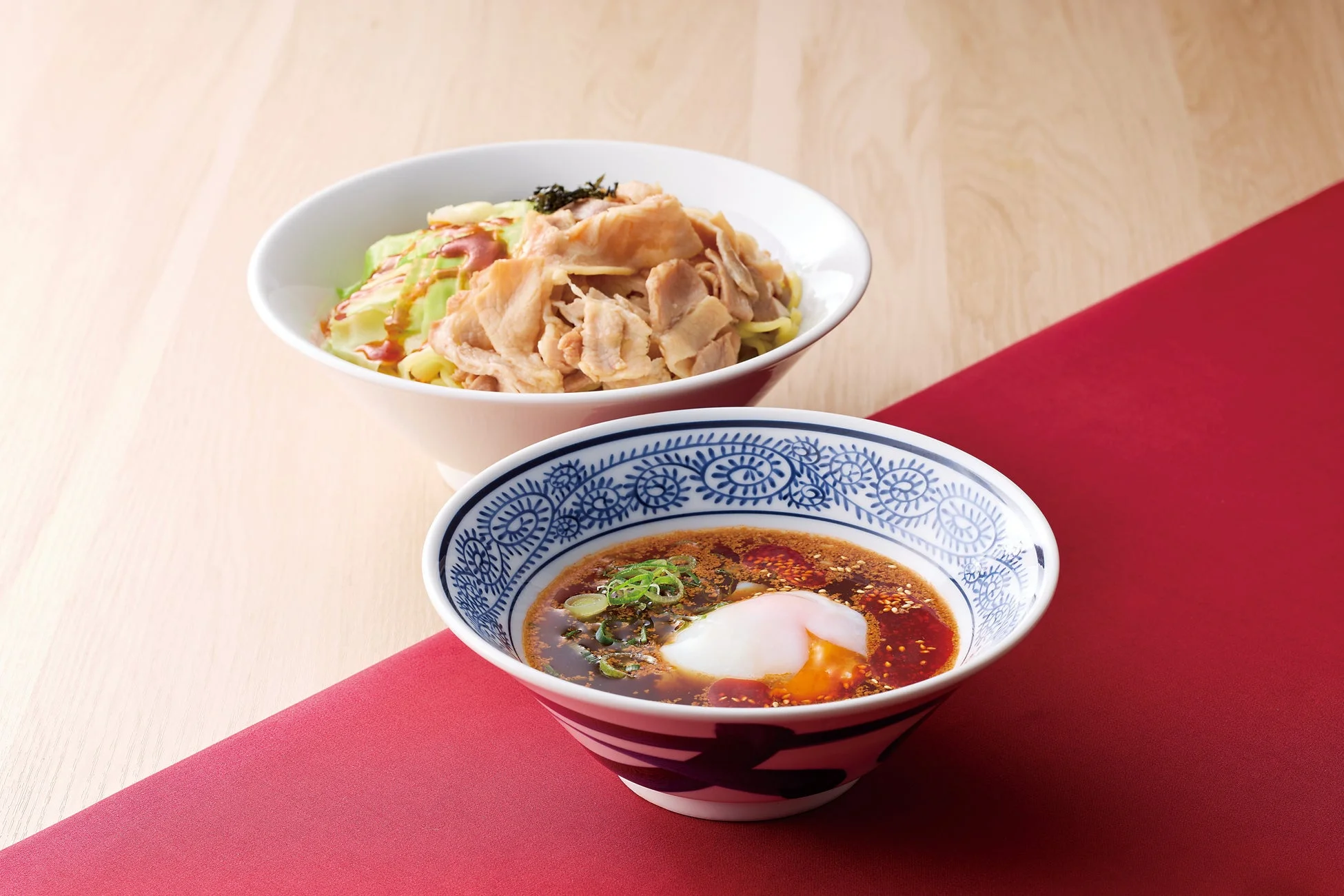 とろける半熟卵の旨辛肉つけ麺