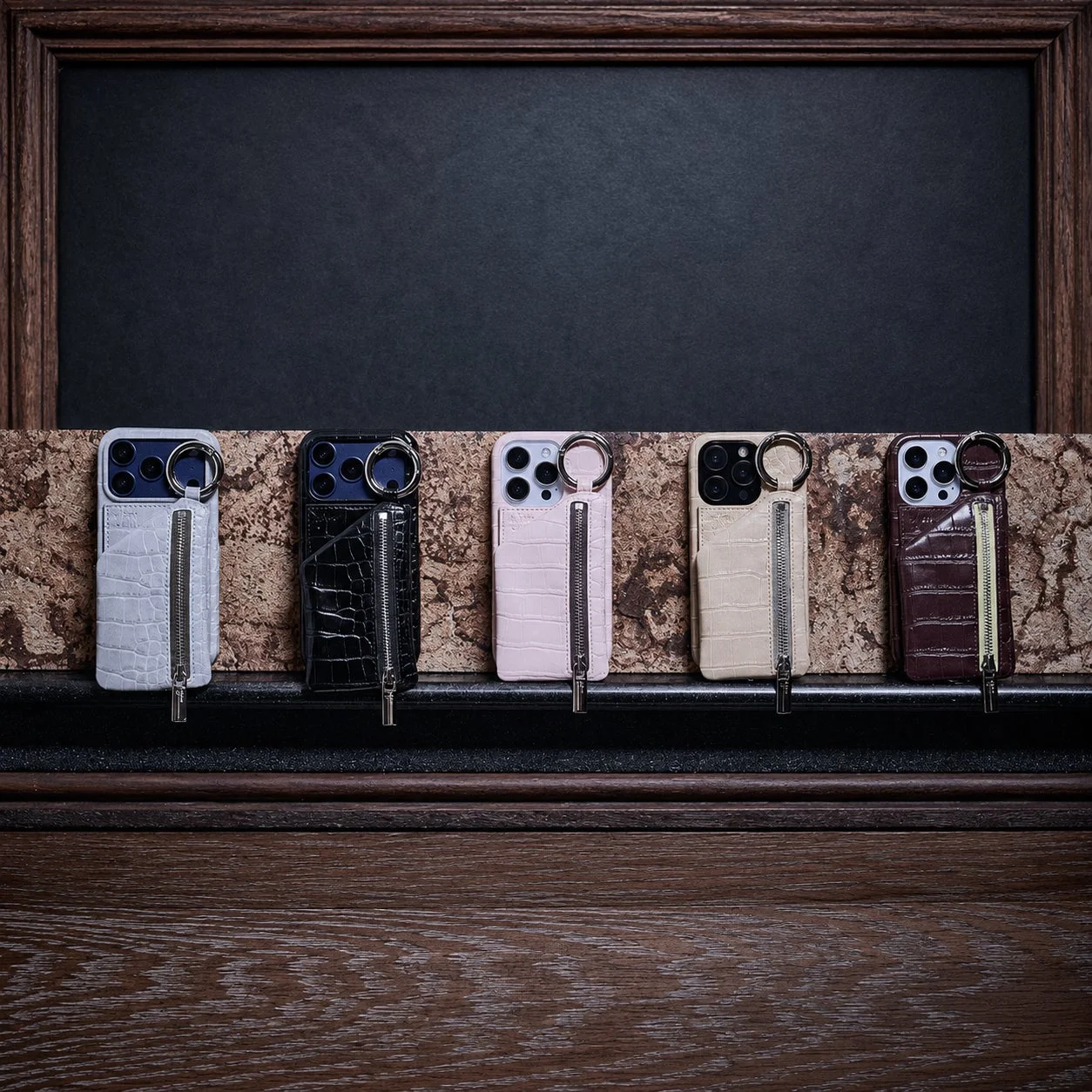 クロコダイル柄のiPhoneケース5つ（多色）