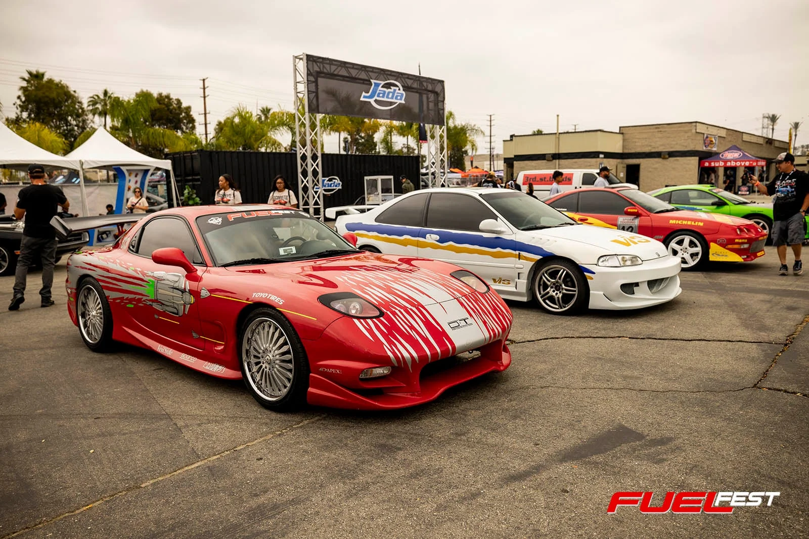 車,カーショー,改造車,スポーツカー,JDM,カスタムカー,チューニング,イベント,屋外,人々,駐車場,マツダRX-7,ホンダシビック,展示会