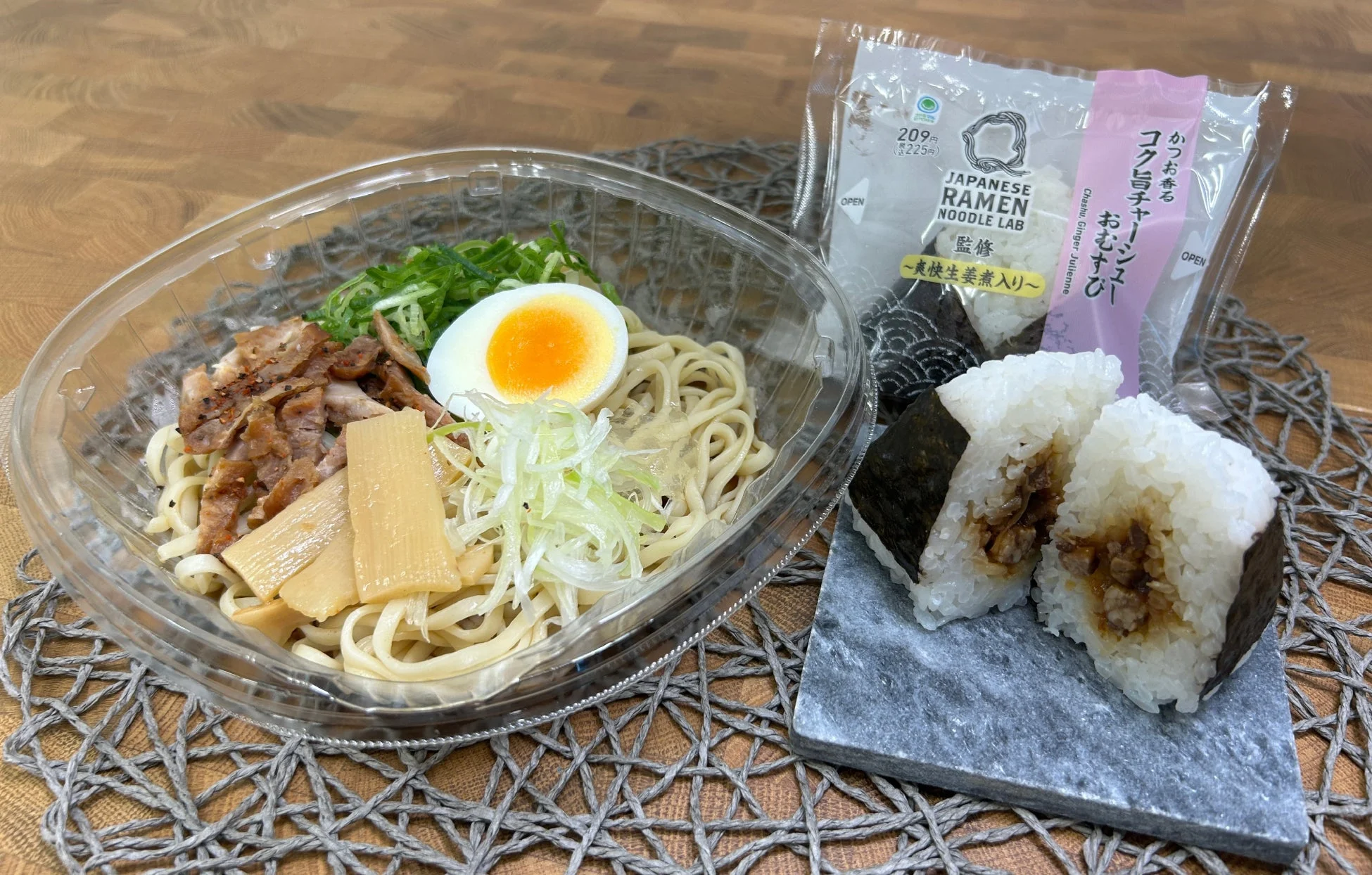 冷製煮干し醤油らぁ麺とチャーシューおむすびのセット