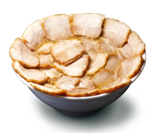 チャーシューが敷き詰められた丼