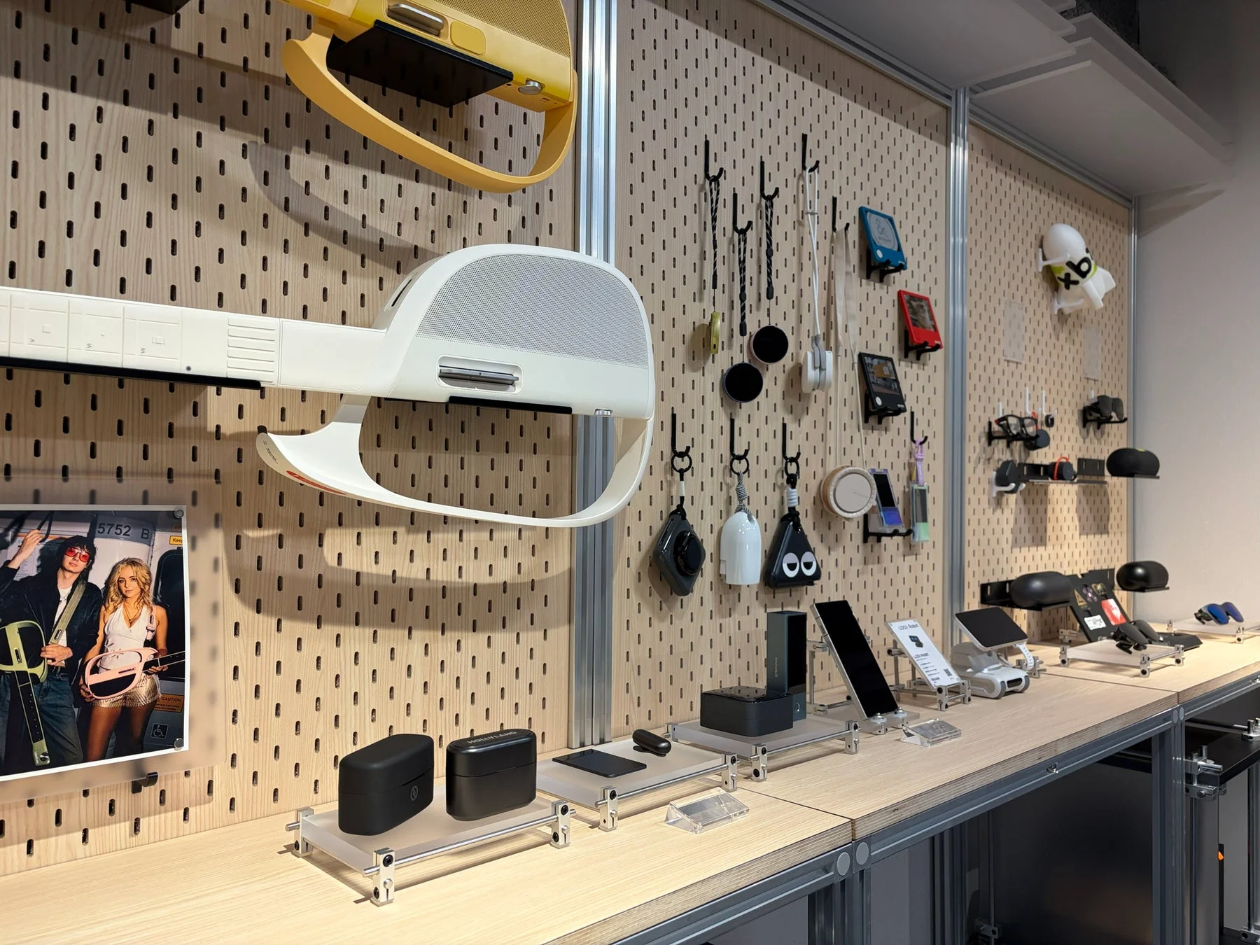 多様なガジェットの展示