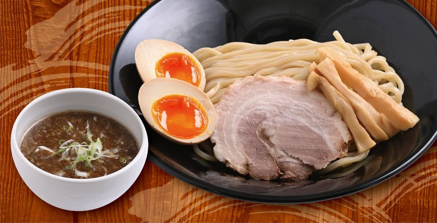 つけ麺の盛り付け