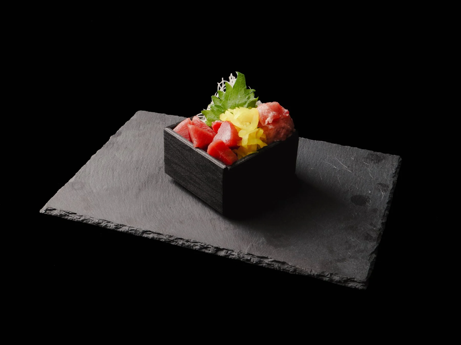 天然まぐろの名物とろたく