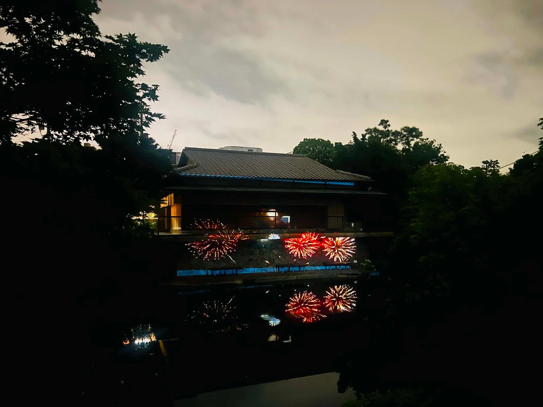 プロジェクションマッピングの花火