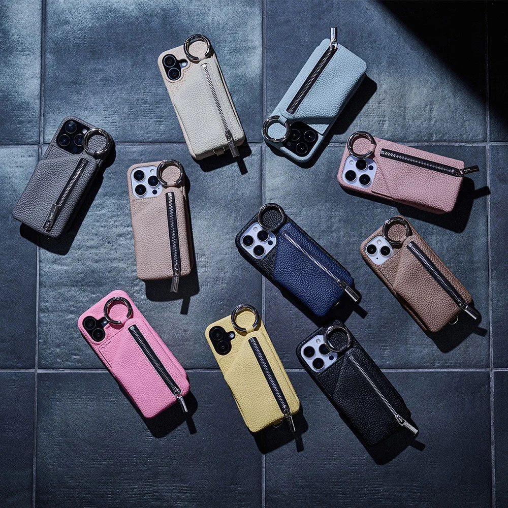 様々な色のiPhoneケースが複数並べられている