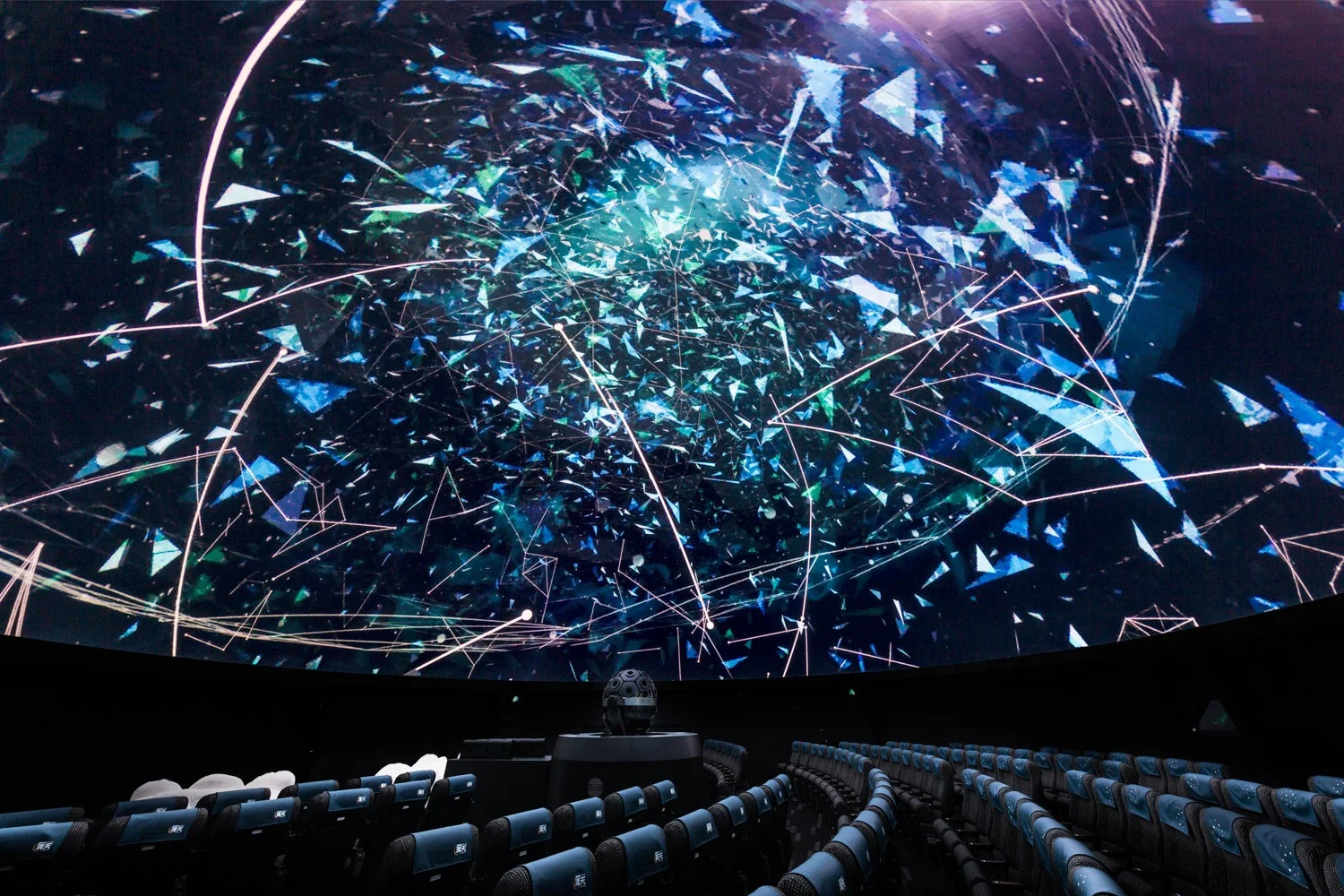 プラネタリウムのドームと座席