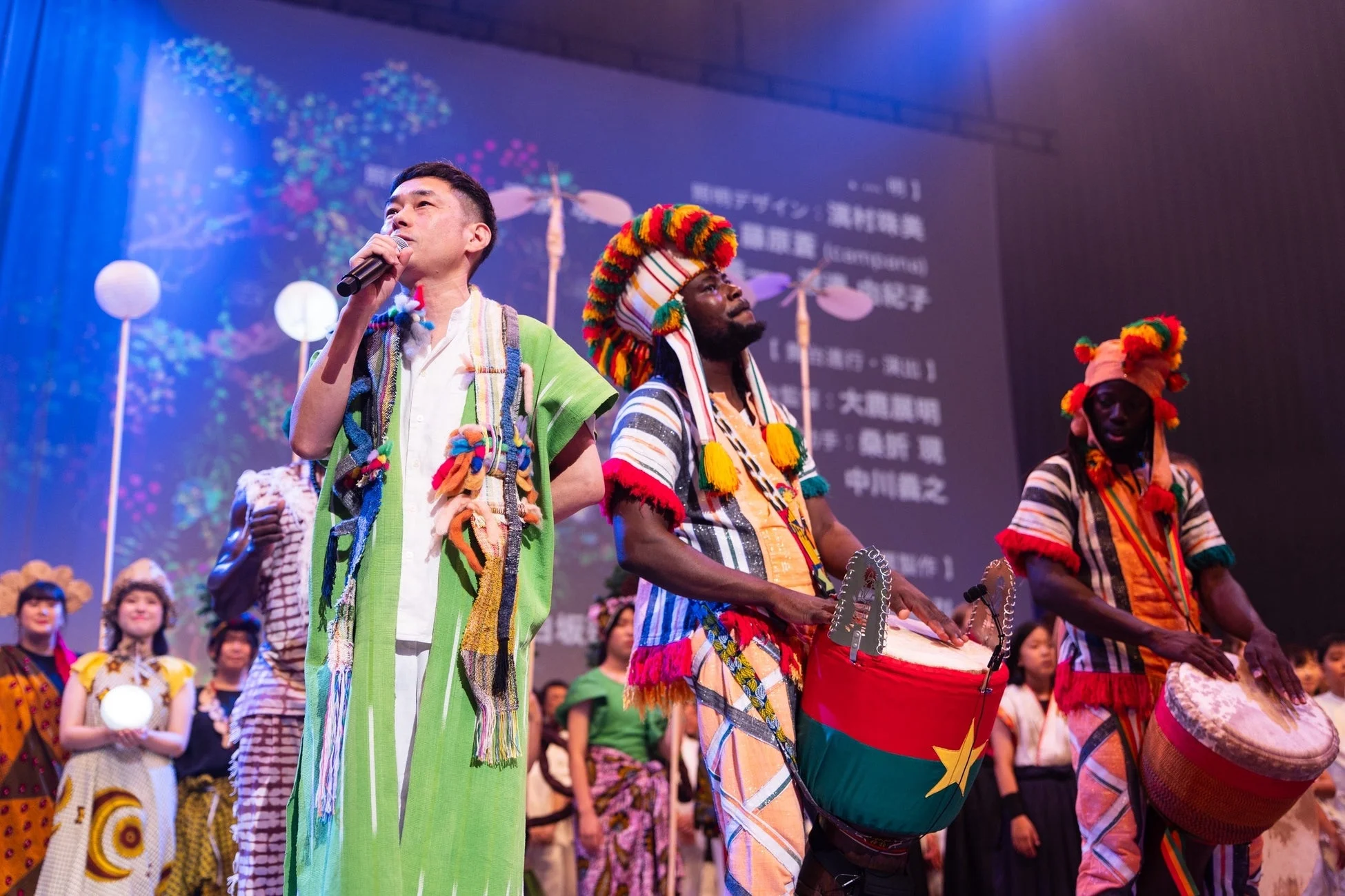 ライブパフォーマンス、民族衣装