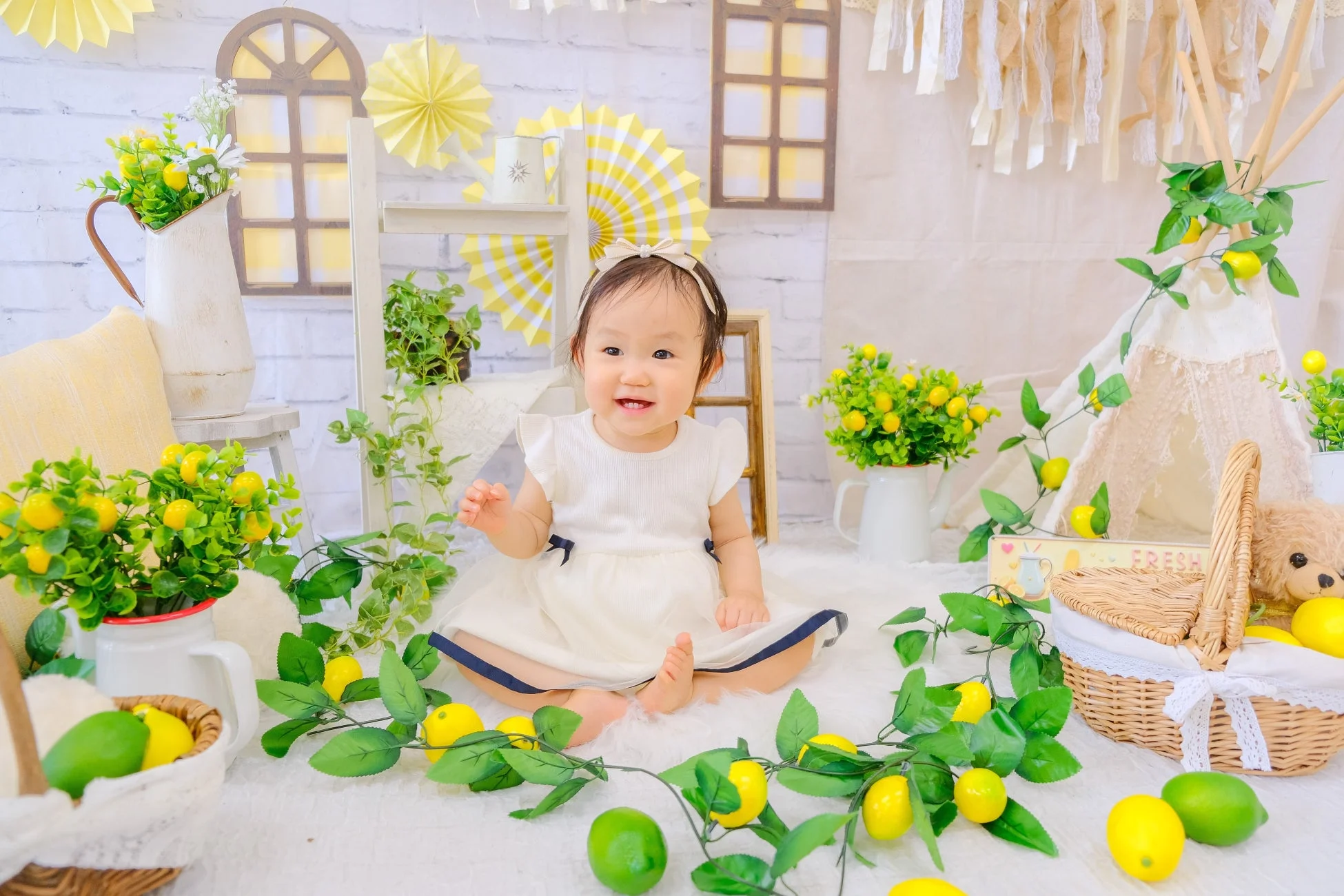 レモンテーマのおひるねアートで笑顔の赤ちゃん