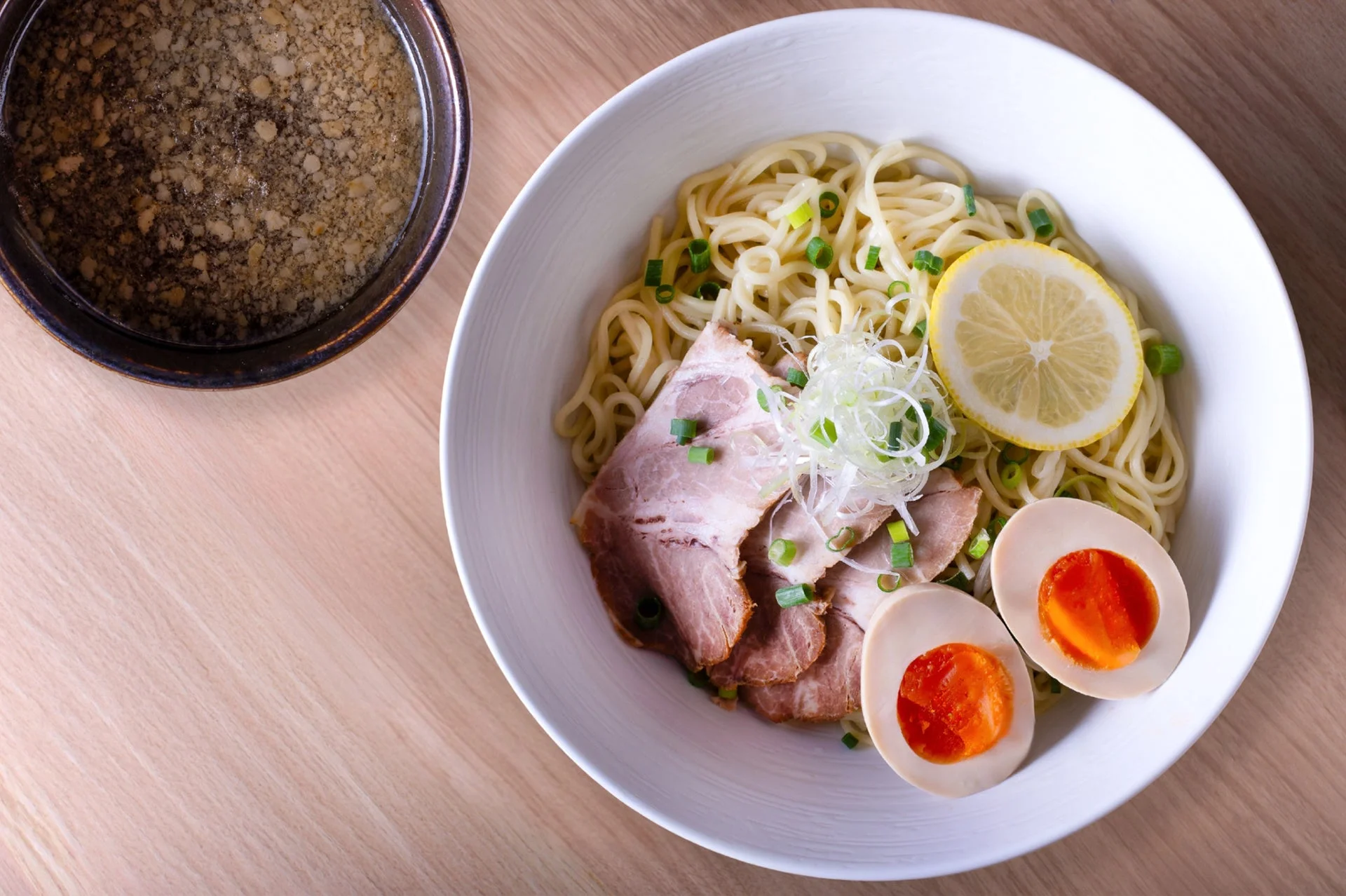 つけ麺の俯瞰写真
