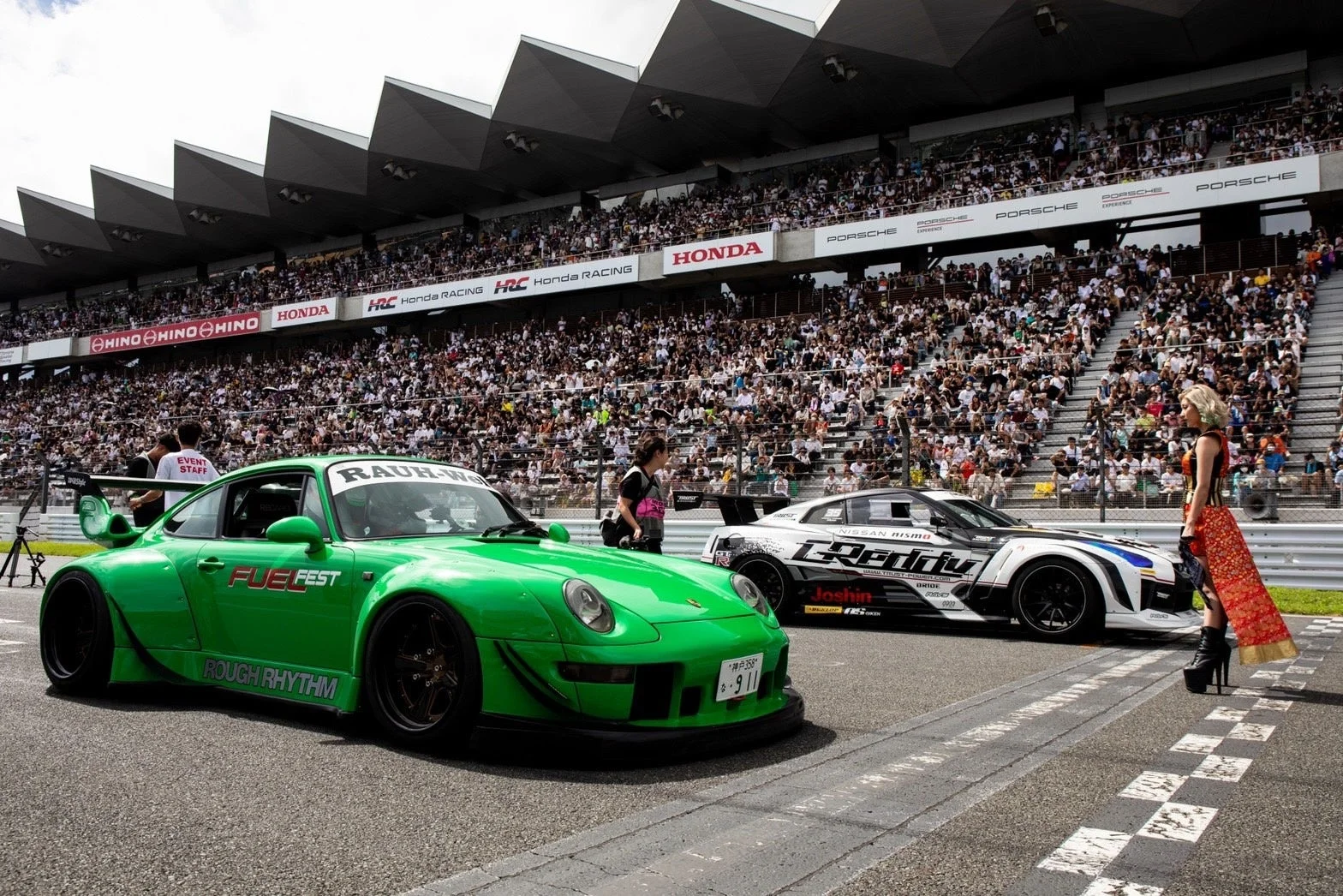 カスタムカー,スポーツカー,ポルシェ,日産GT-R,レーシングカー,サーキット,モータースポーツ,カーイベント,改造車