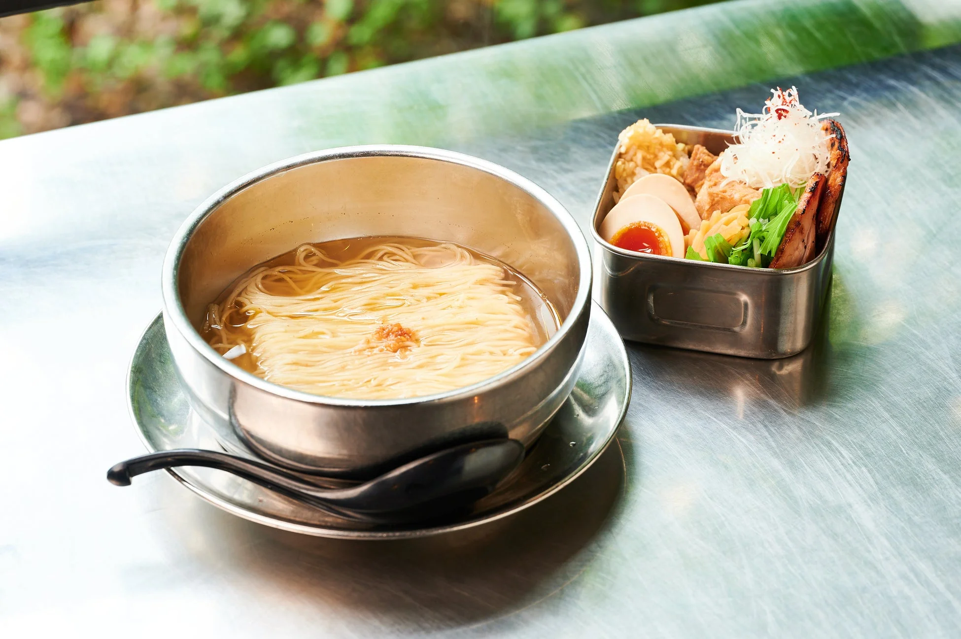 ZUND-BAR CLASSICのラーメンとご飯セット