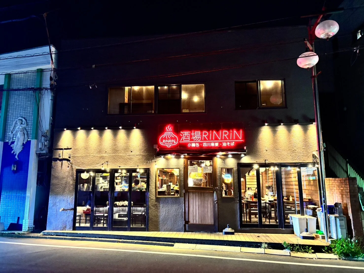 酒場リンリンの外観
