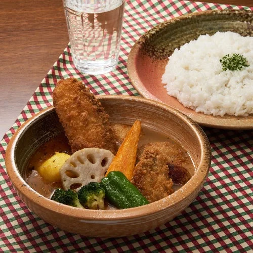 北海道産秋鮭・牡蠣・真鱈フライスープカレー