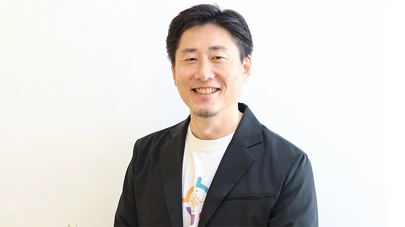 男性,笑顔,ビジネスマン,ポートレート,アジア人,白背景,カジュアル,セミフォーマル,日本人