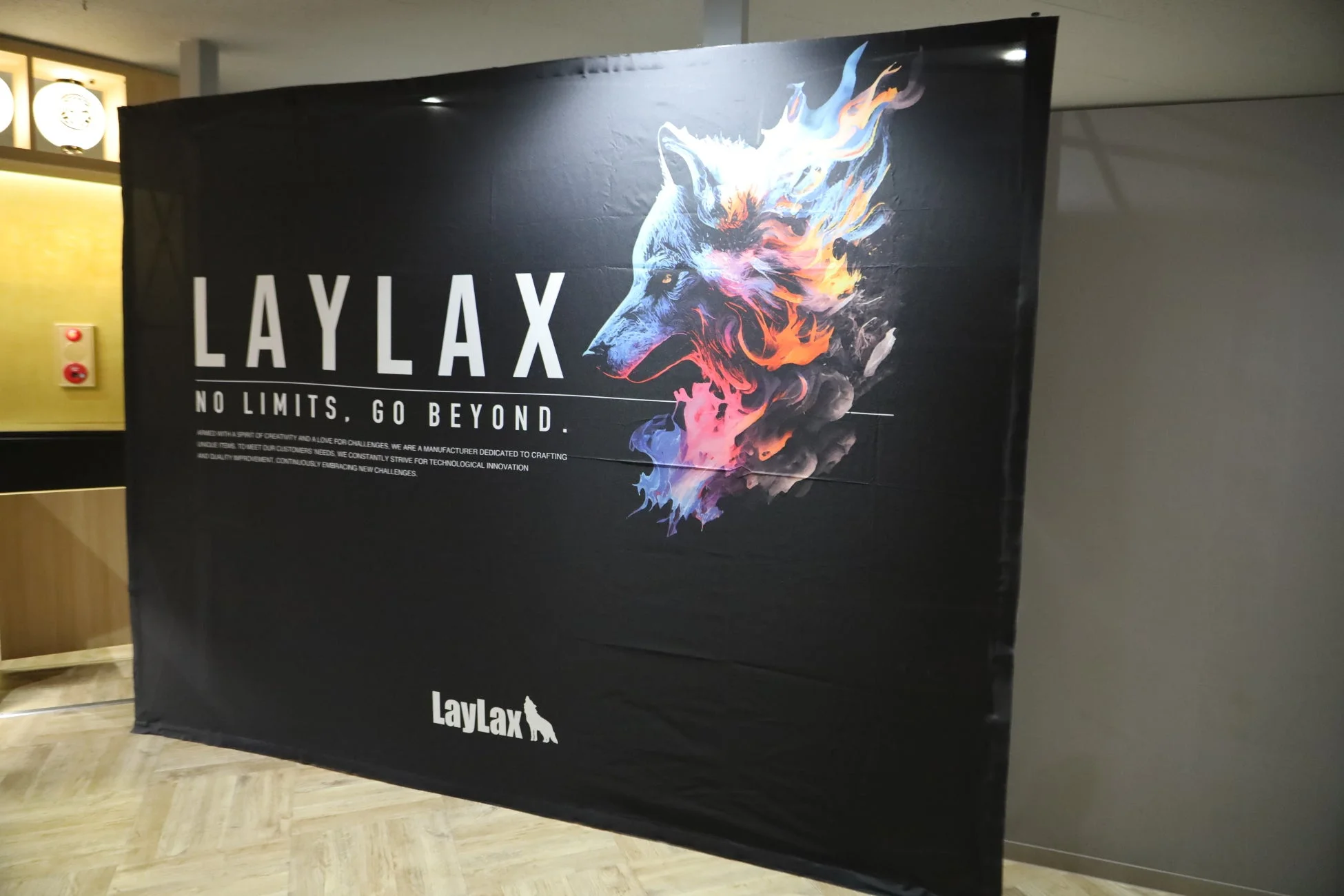 LayLaxの広告ポスター