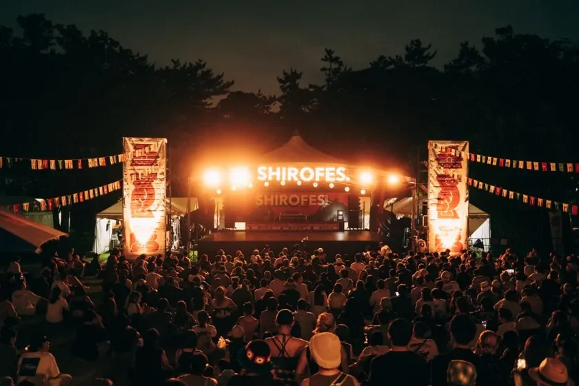 夜のSHIROFES.の様子