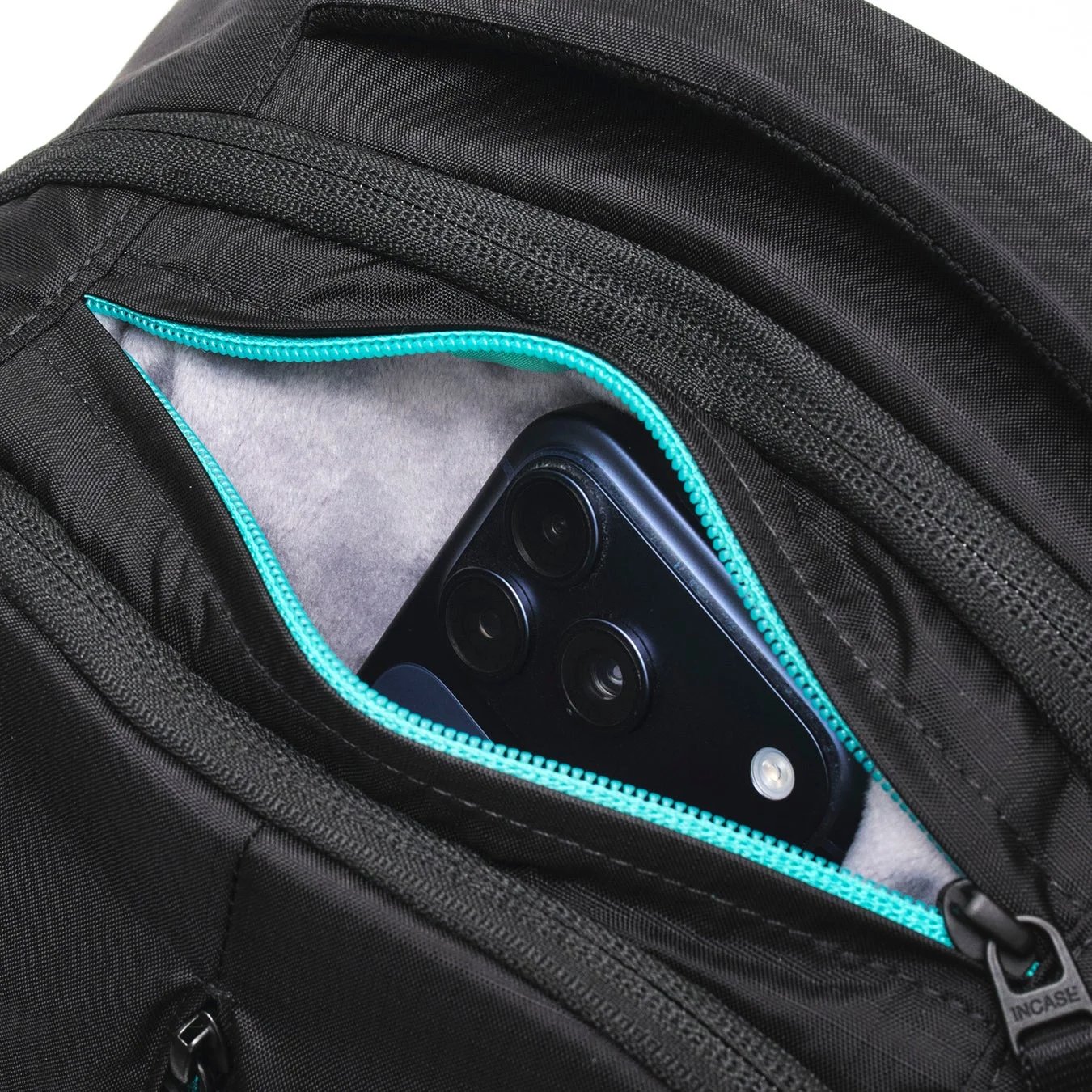 ポケットにスマホ収納