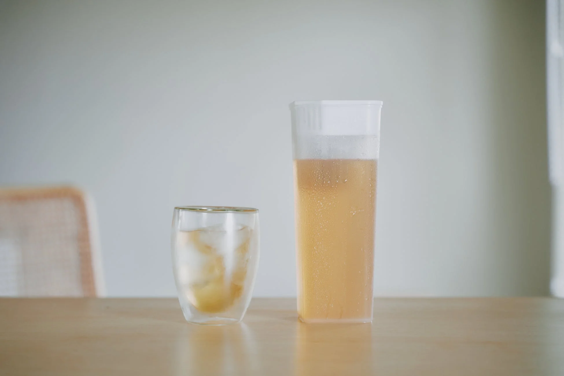冷たいお茶とピッチャー