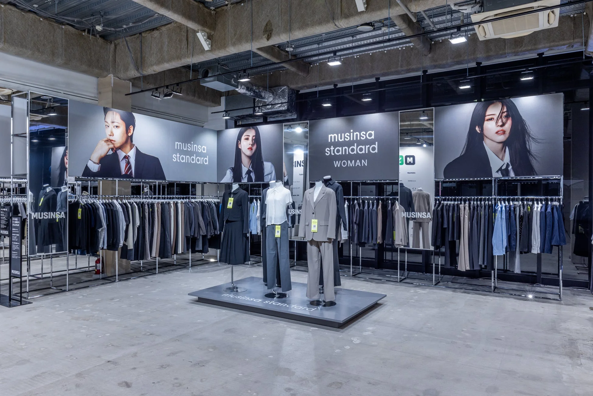 MUSINSA STANDARDの店舗ディスプレイ