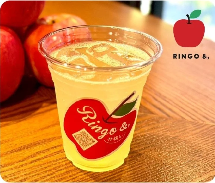 りんごジュース、飲み物、アップル、フルーツ、冷たい飲み物、木製テーブル、フレッシュ、Ringo &