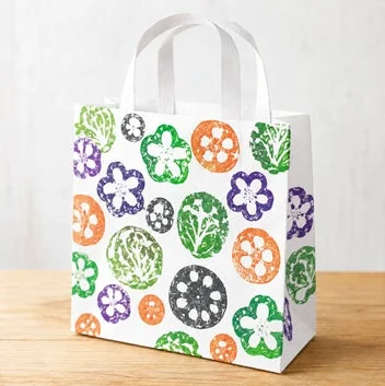 野菜の切れ端を活用したスタンプでバッグを作成する体験