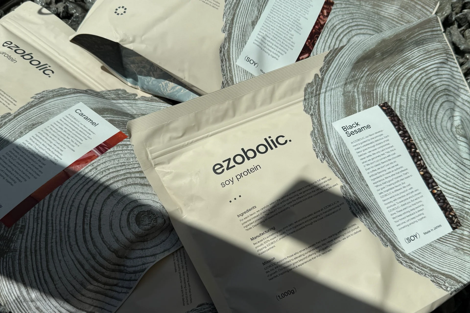 ezobolicソイプロテインの複数フレーバーパッケージ