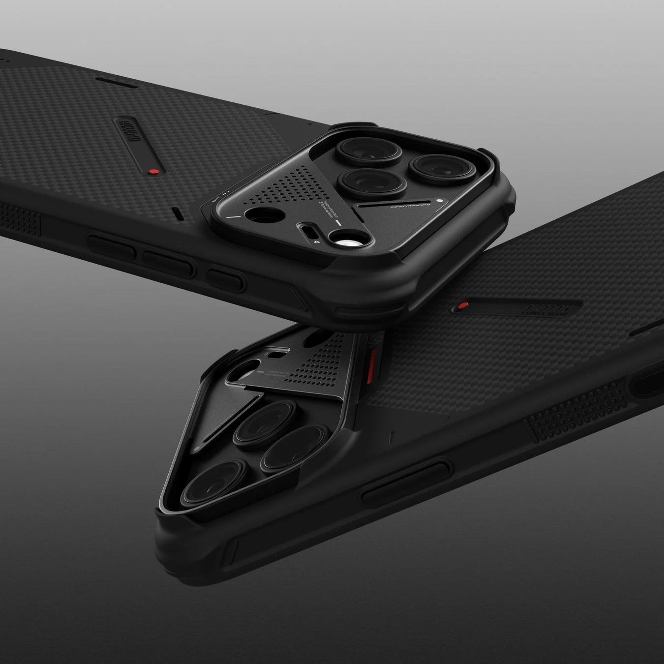 「PHANTOM」ロゴと機能的なカメラ保護デザインが特徴の、黒い頑丈なスマートフォンケースの製品画像です。