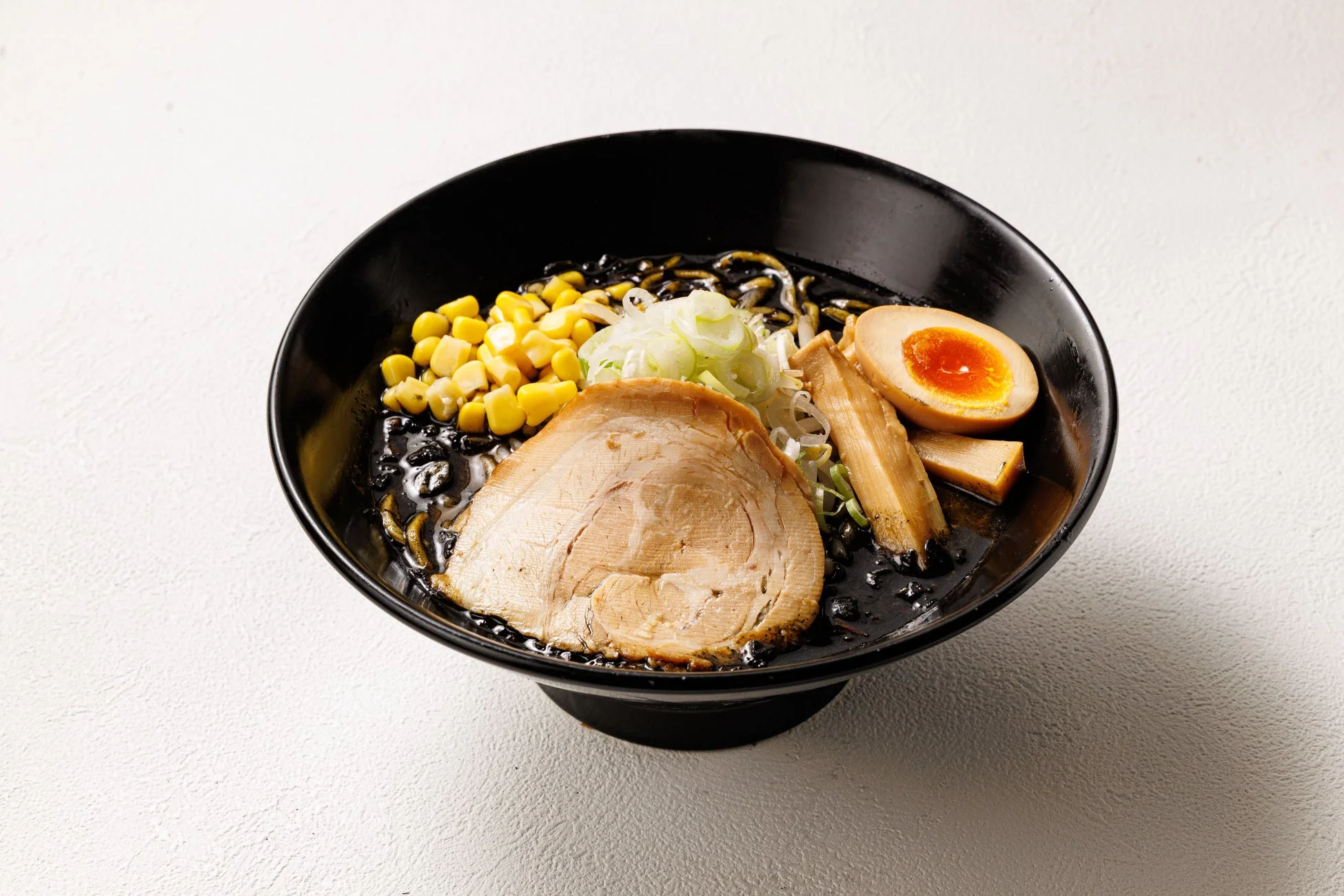 焦がし味噌竹炭ラーメン