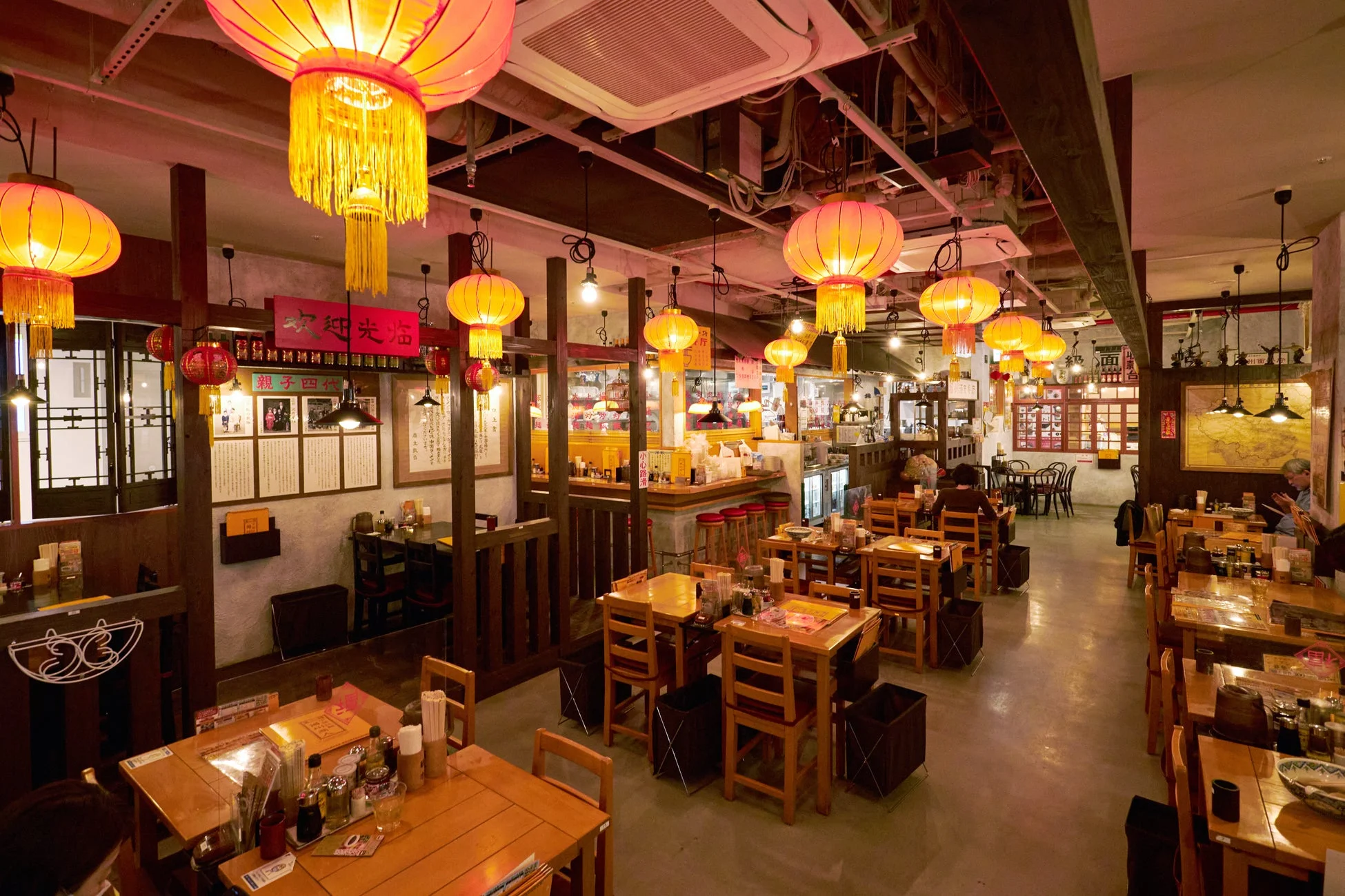 揚州商人の店内風景