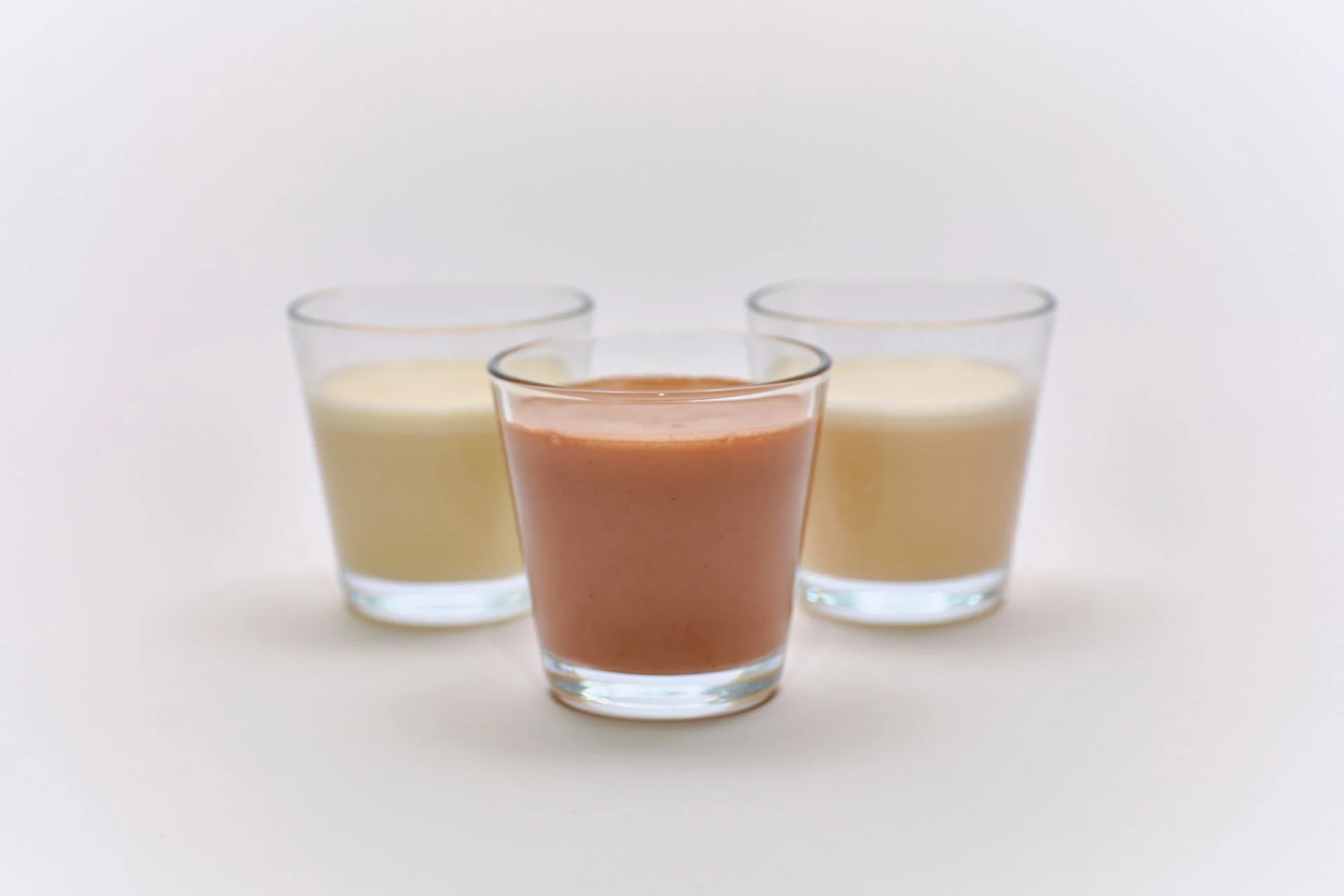 3つのグラスに入った飲み物