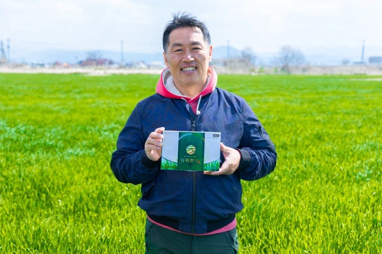 生産者・中野氏と青汁