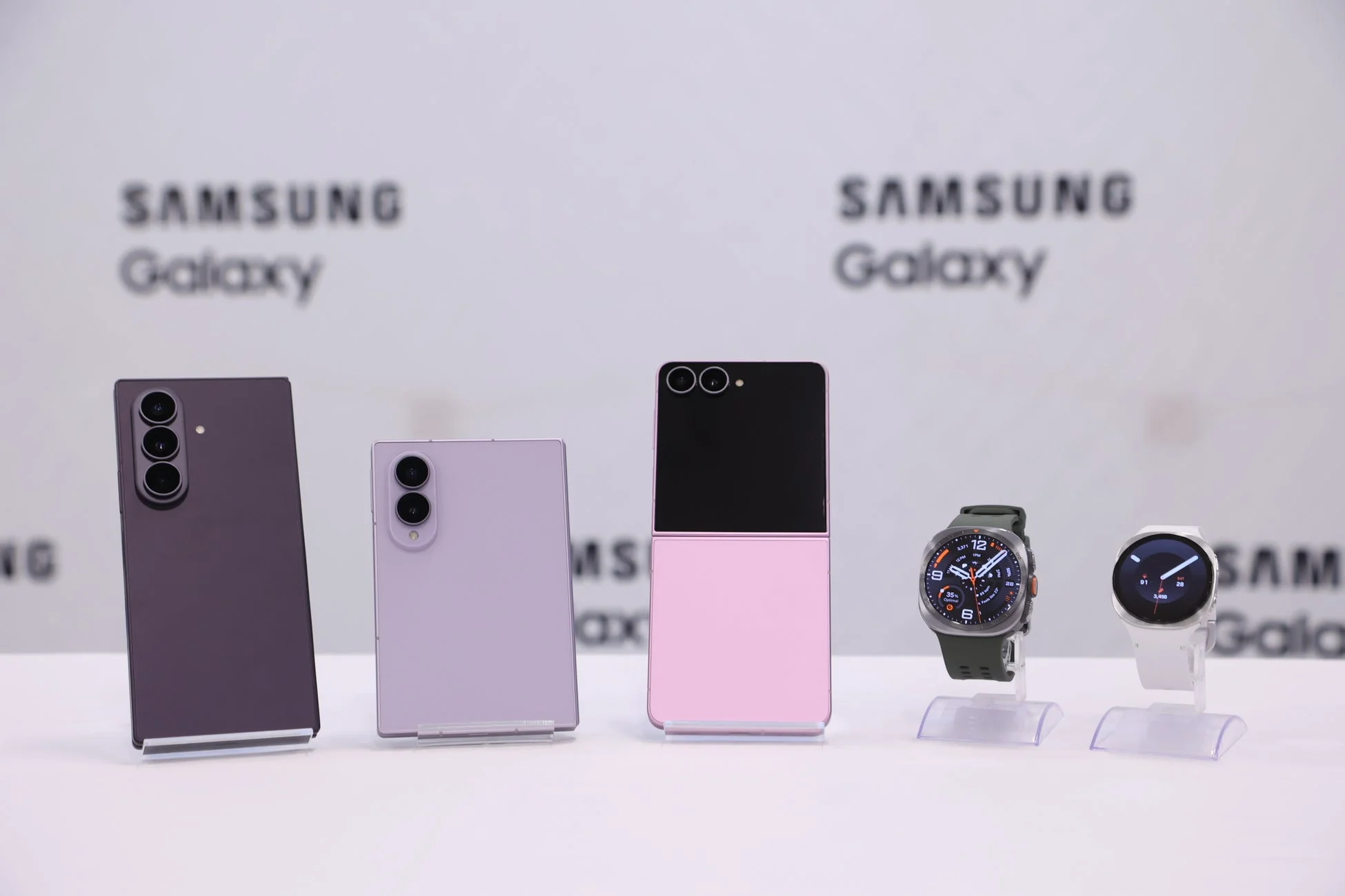 Samsung Galaxy Zシリーズとスマートウォッチの展示